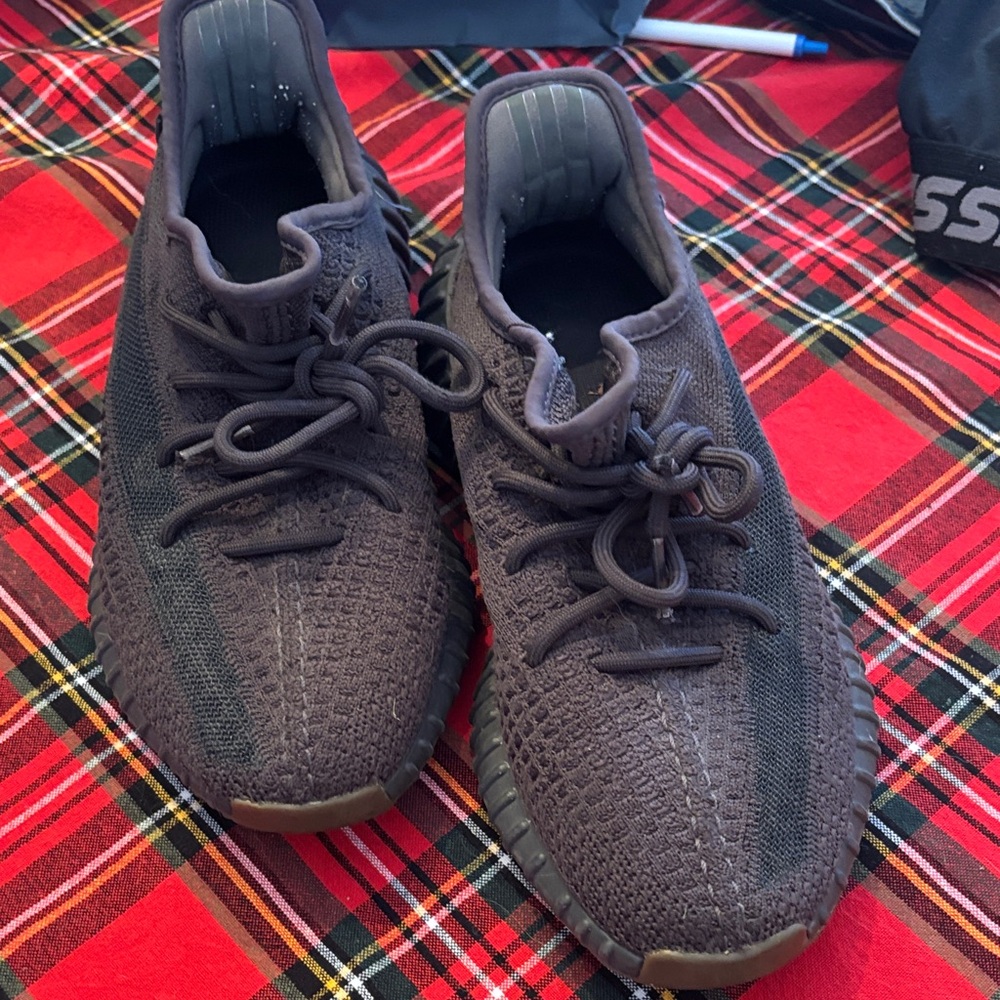 used men’s Yeezy size 7